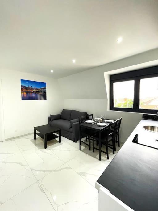Moderne F2 Proche Orly, Paris Apartment *