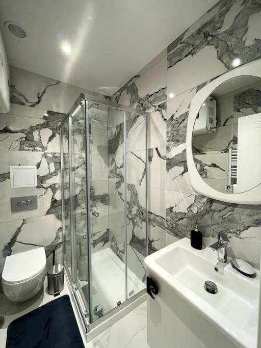 Apartment Moderne F2 Proche Orly, Paris *
