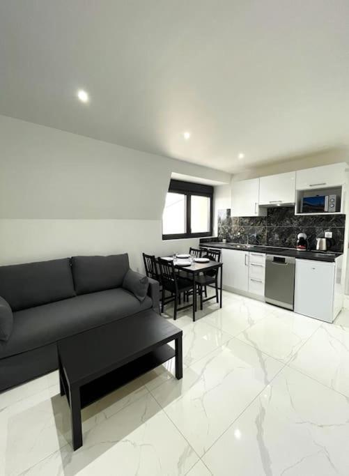 Apartment Moderne F2 Proche Orly, Paris *